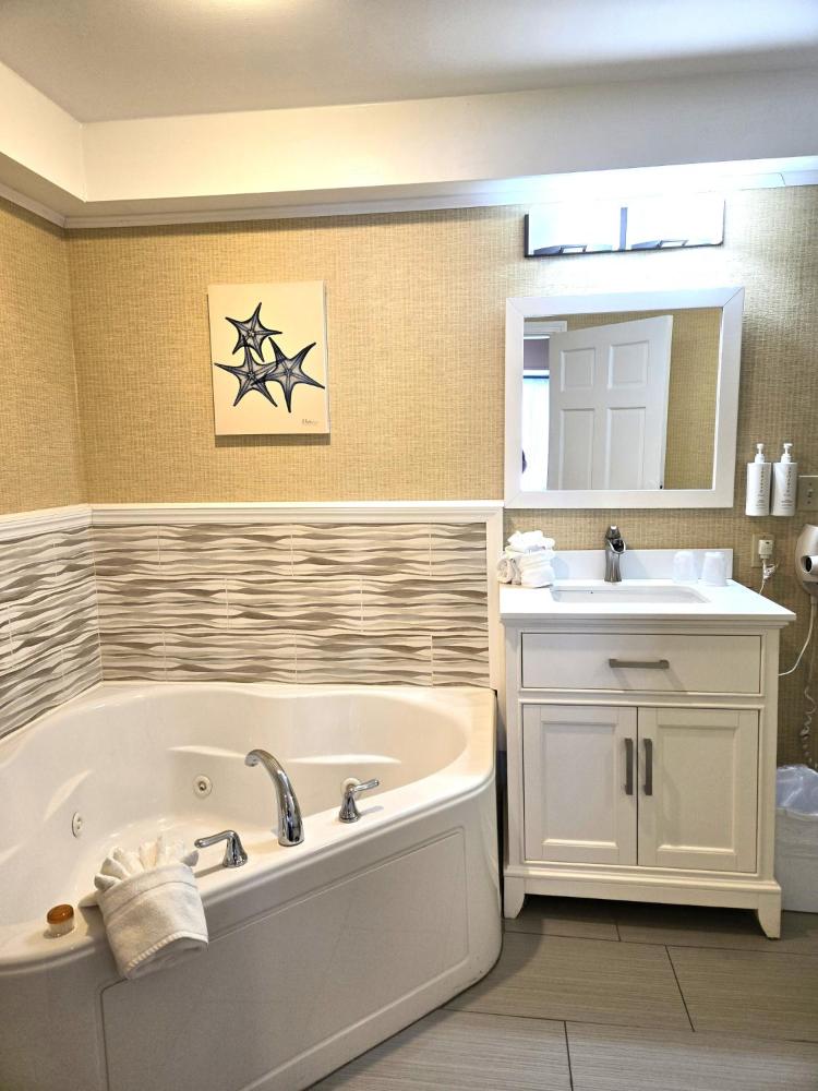 Studio with Spa Bath interior