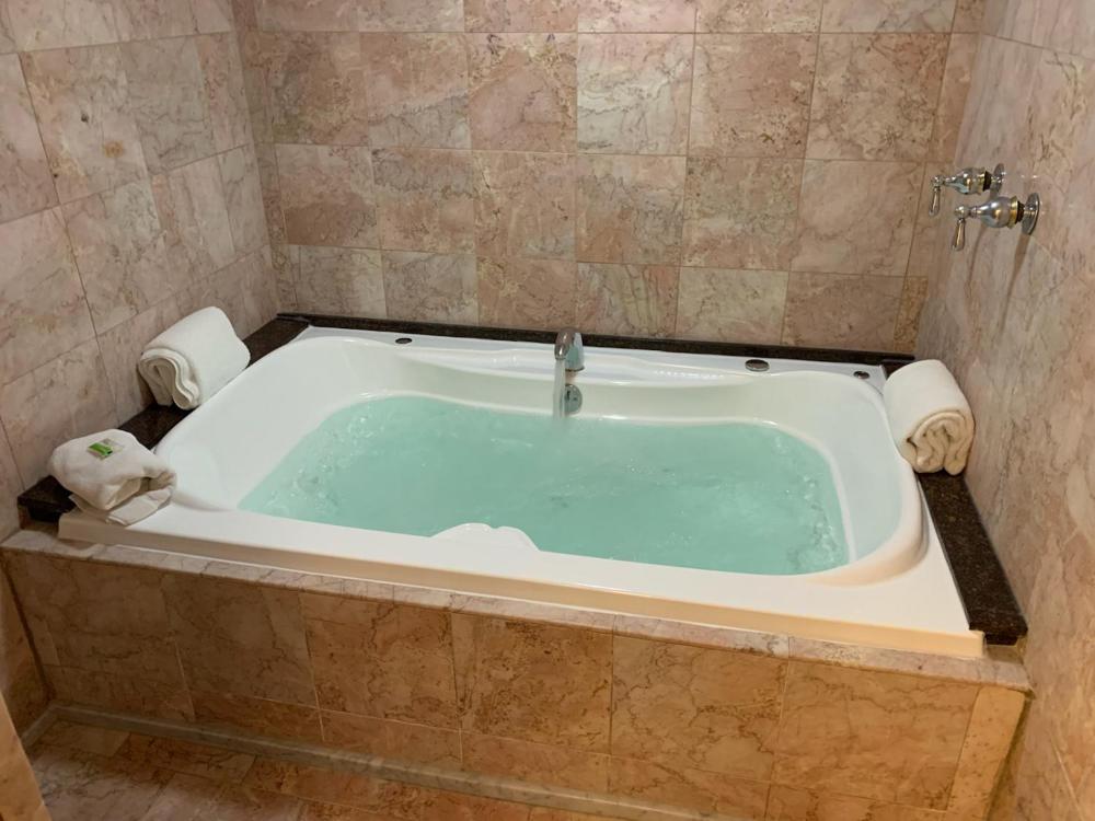 Studio with Spa Bath interior