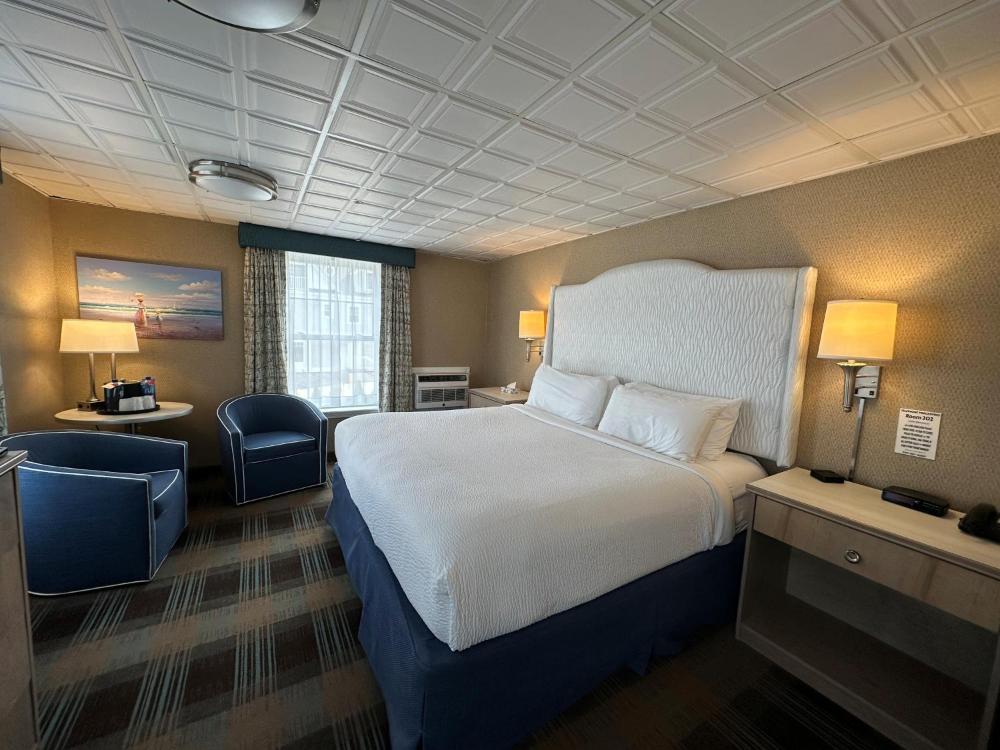 Luxury Quadruple Room interior